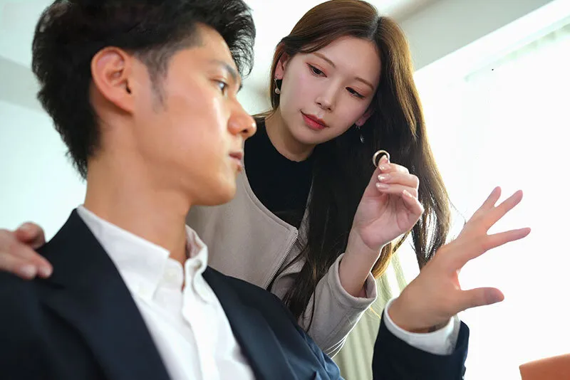 Người vợ đi đi chơi, ông xã ở nhà bị nhỏ em bà xã gạ làm tình không trượt phát nào